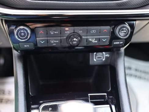 Used 2023 Jeep Compass Latitude w/ Sun and Sound Group AWD/4WD image 29