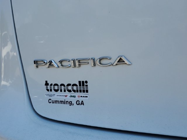 Certified 2024 Chrysler Pacifica Touring-L AWD/4WD image 10
