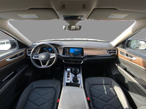 Used 2024 Volkswagen Atlas SE image 22