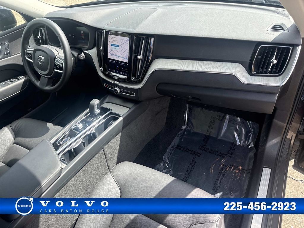 Used 2025 Volvo XC60 B5 Plus AWD/4WD image 16