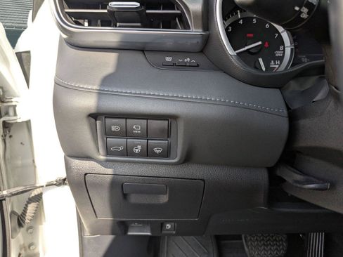 Used 2021 Toyota Highlander Limited FWD image 16