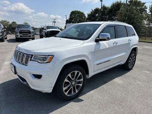 Used 2017 Jeep Grand Cherokee Overland w/ Jeep Active Safety Group image 8