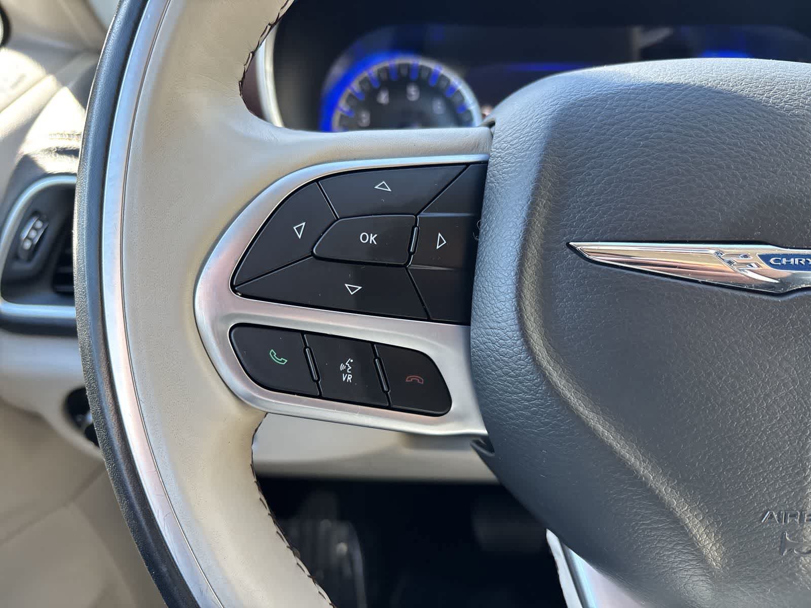 Used 2020 Chrysler Pacifica Limited FWD image 14