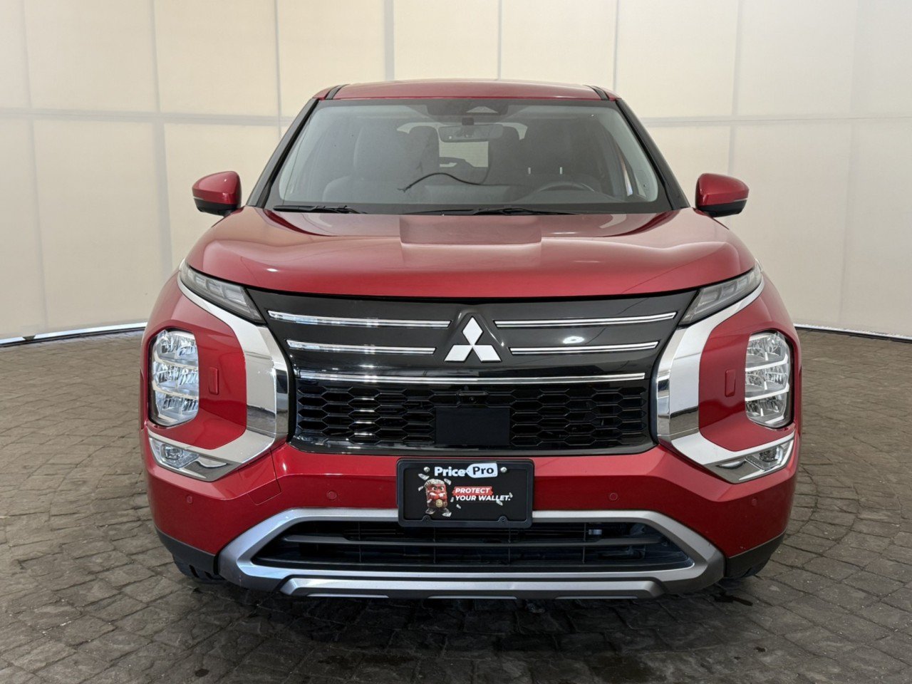 Used 2025 Mitsubishi Outlander SE AWD/4WD image 2