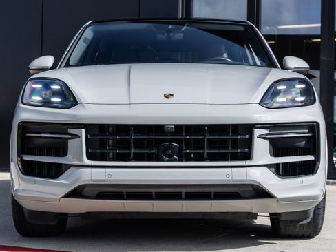 Certified 2024 Porsche Cayenne Coupe AWD/4WD image 8