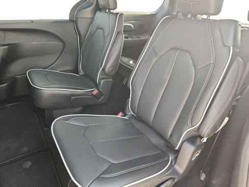 New 2027 Chrysler Pacifica Limited FWD image 23