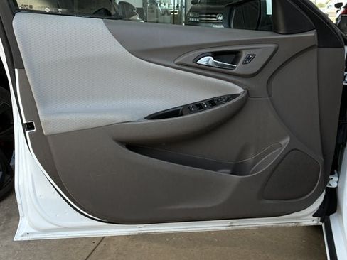 Used 2022 Chevrolet Malibu LT FWD image 9