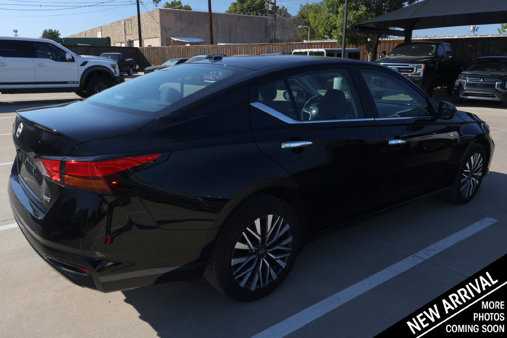 Used 2025 Nissan Altima 2.5 SV AWD/4WD image 5
