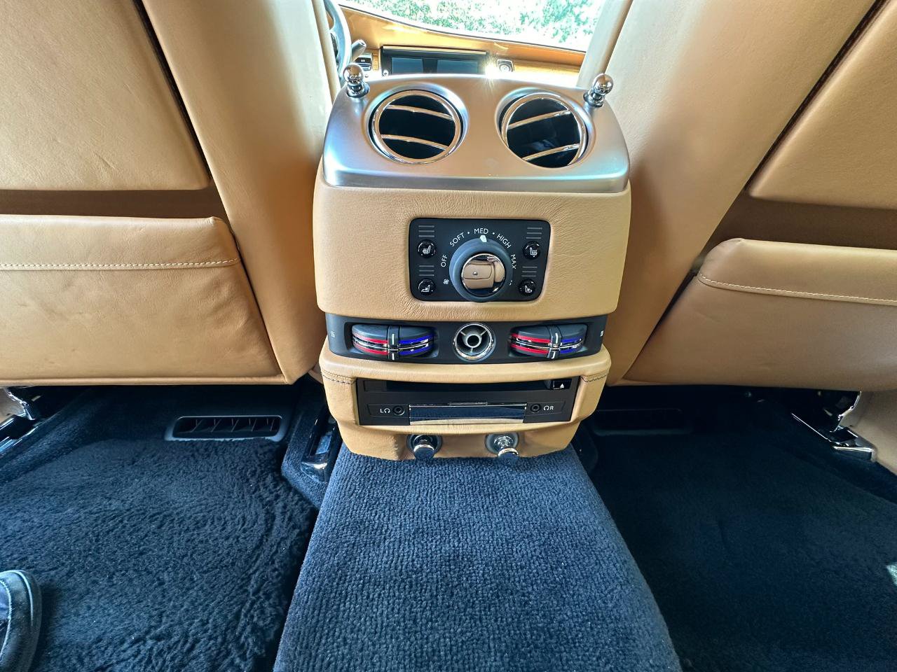 Used 2014 Rolls-Royce Ghost RWD image 33