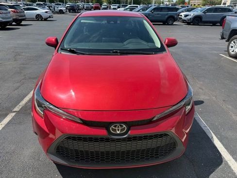Used 2021 Toyota Corolla LE image 3