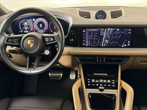 Certified 2024 Porsche Cayenne Coupe AWD/4WD image 40