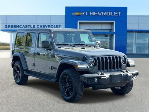 Used 2022 Jeep Wrangler Unlimited Sahara AWD/4WD image 1