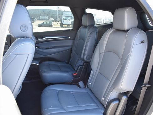 Used 2024 Buick Enclave Premium image 8