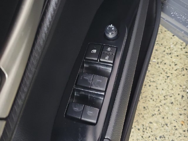 Used 2025 Toyota Camry SE w/ Convenience Package FWD image 22
