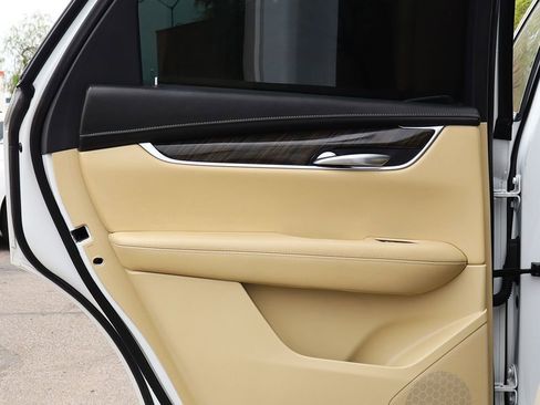 Used 2019 Cadillac XT5 FWD image 33