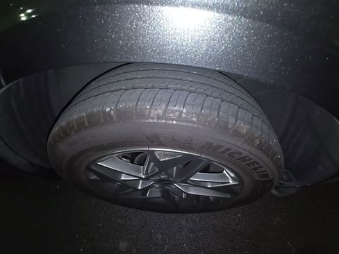 Used 2025 Genesis GV70 2.5T w/ Select Package image 4