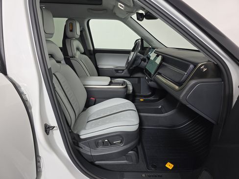 Used 2025 Rivian R1S Adventure AWD/4WD image 24