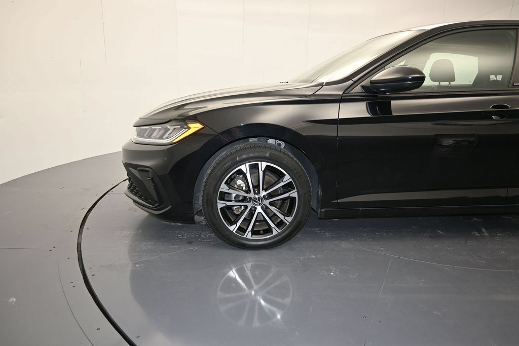 Used 2025 Volkswagen Jetta Sport FWD image 9
