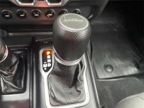 Used 2021 Jeep Gladiator Sport image 15