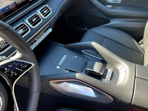 Used 2025 Mercedes-Benz GLS 450 4MATIC image 12