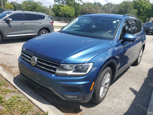 Used 2018 Volkswagen Tiguan SE w/ Front Fog Lights Package FWD image 2