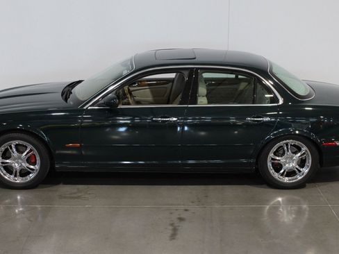 Used 2004 Jaguar XJ8 RWD image 10