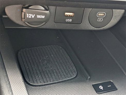 Used 2025 Hyundai Elantra Limited image 25