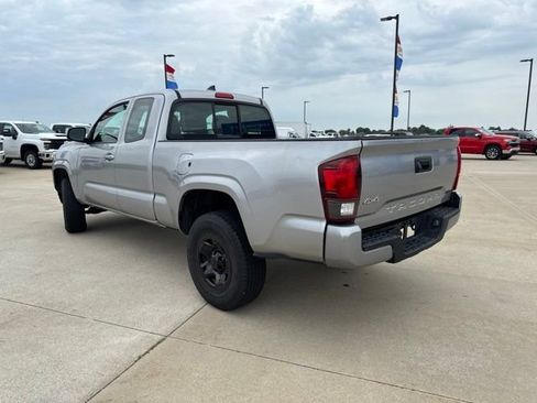 Used 2018 Toyota Tacoma SR w/ SR Convenience Package AWD/4WD image 3