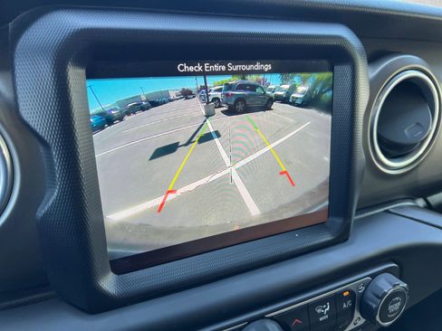 Used 2018 Jeep Wrangler Unlimited Rubicon AWD/4WD image 17