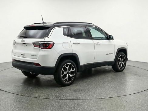 Used 2025 Jeep Compass Limited image 9