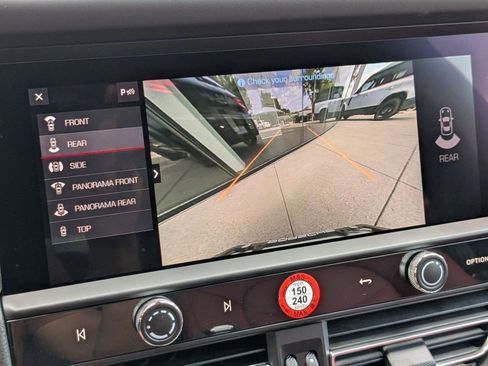 Certified 2026 Porsche Macan AWD/4WD image 19