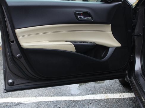 Used 2014 Acura ILX w/ Technology Package FWD image 12