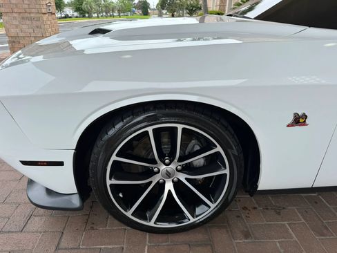 Used 2018 Dodge Challenger R/T Scat Pack w/ Leather Interior Group RWD image 12
