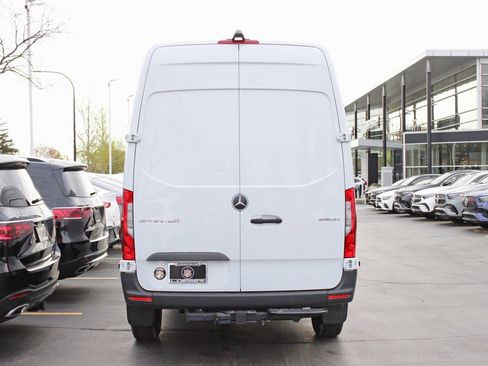 Used 2025 Mercedes-Benz Sprinter 2500 image 4
