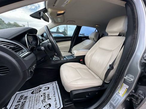 Used 2017 Chrysler 300 Limited AWD/4WD image 10