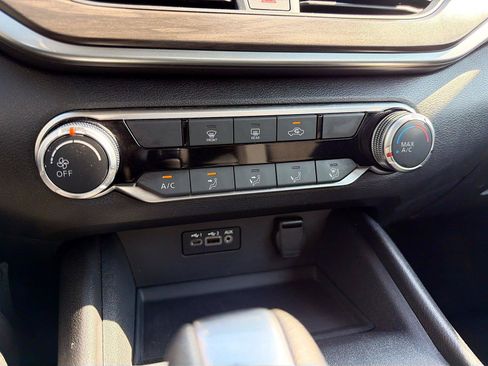 Used 2025 Nissan Altima 2.5 SV FWD image 31