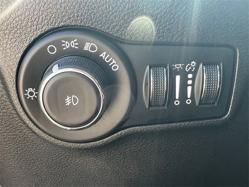 Used 2024 Jeep Compass Trailhawk image 20