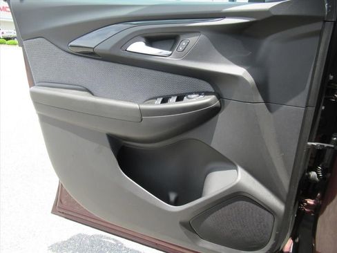 Used 2023 Chevrolet TrailBlazer LT AWD/4WD image 18