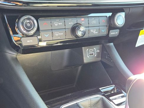 New 2026 Jeep Compass Limited w/ Limited Altitude Pack image 27