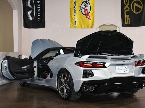 Used 2022 Chevrolet Corvette Stingray Convertible w/ Z51 Performance Package RWD image 92
