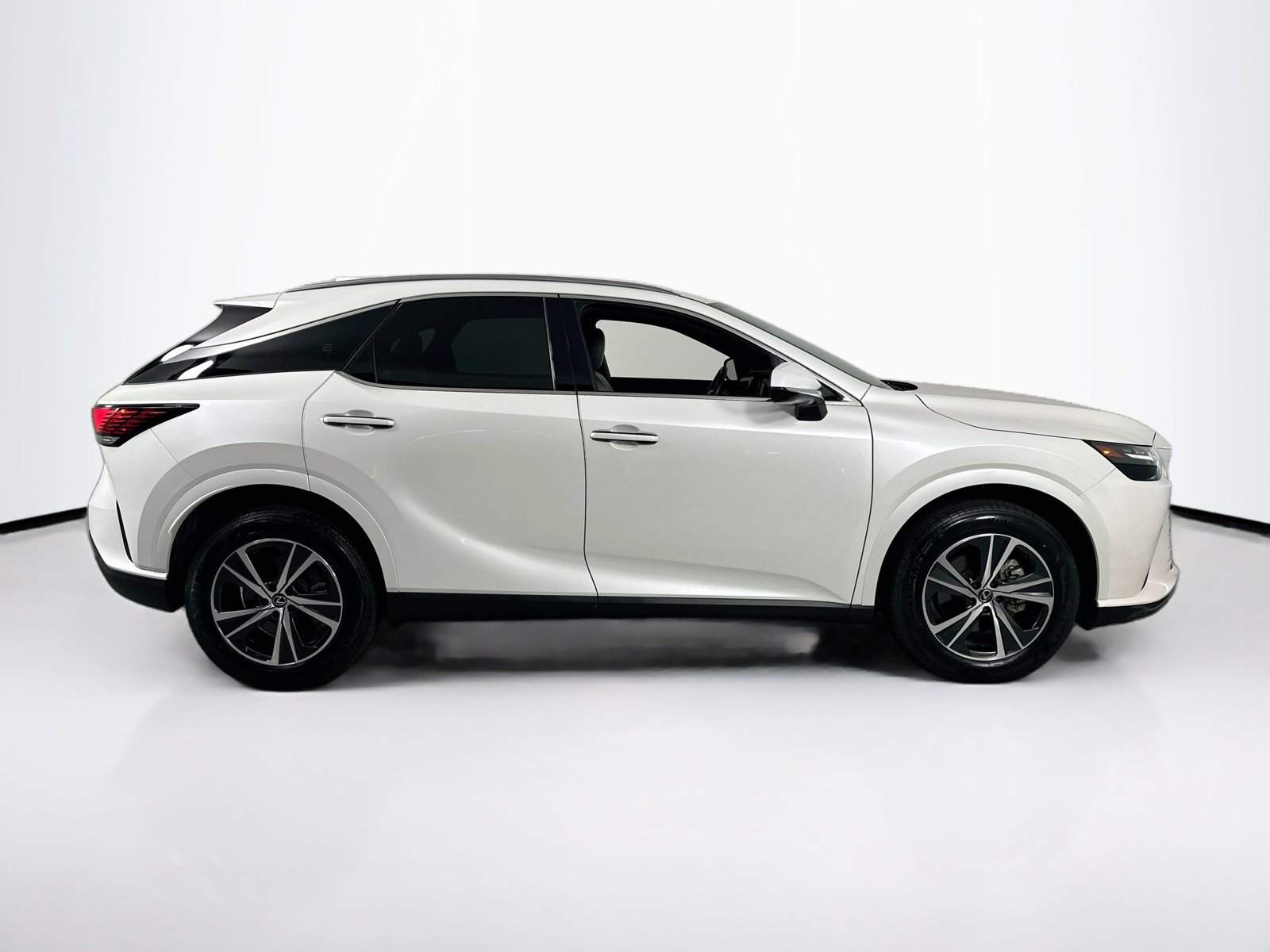 Used 2023 Lexus RX 350 Premium w/ Cold Area Package FWD image 4