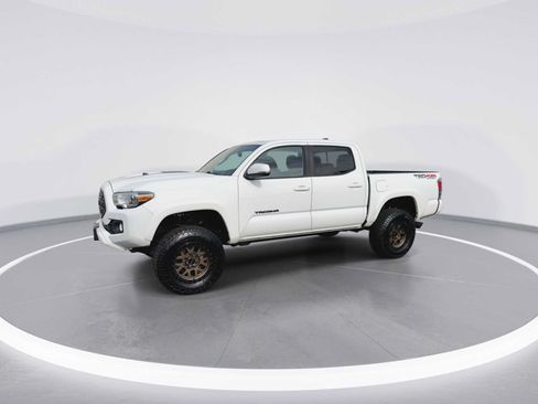 Certified 2020 Toyota Tacoma TRD Sport w/ Technology Package AWD/4WD image 4