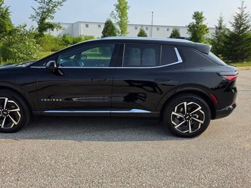 Used 2024 Chevrolet Equinox EV LT FWD image 9