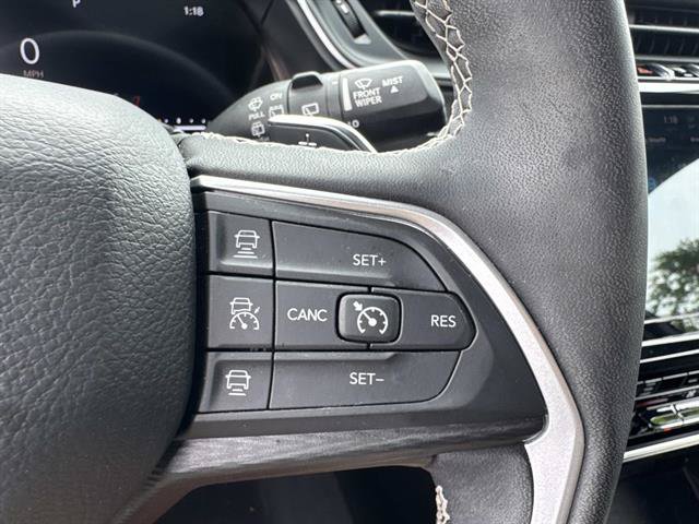 Used 2023 Jeep Grand Cherokee Altitude AWD/4WD image 13