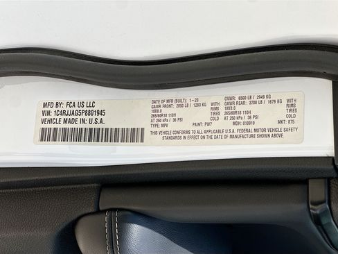 Used 2023 Jeep Grand Cherokee L Laredo RWD image 30
