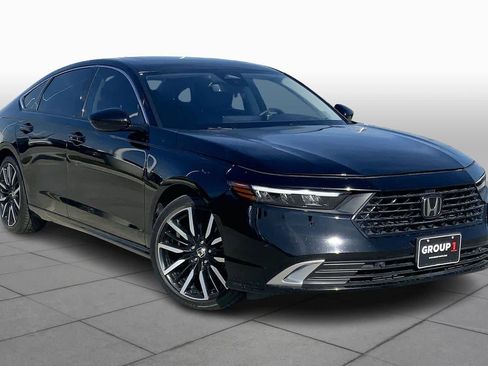 Used 2023 Honda Accord Touring image 2