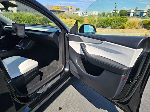 Used 2026 Tesla Model Y Long Range AWD/4WD image 33