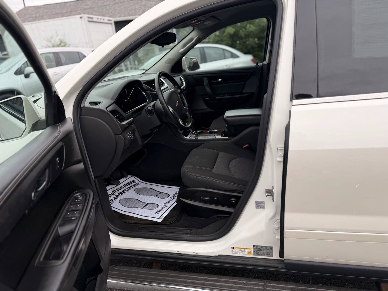 Used 2014 Chevrolet Traverse LT w/ LPO, 'HIT The Road' Package FWD image 30