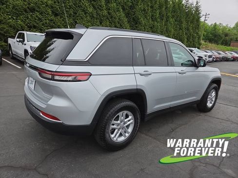 Used 2024 Jeep Grand Cherokee Laredo w/ Luxury Tech Group I AWD/4WD image 7