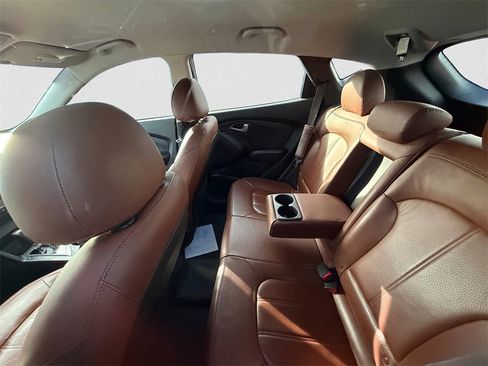 Used 2011 Hyundai Tucson Limited image 8